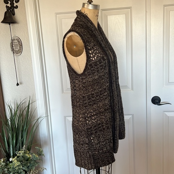 Maurices brown sweater vest. Size M - Picture 4 of 9
